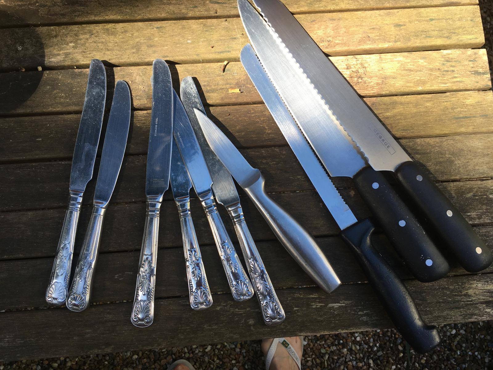 knives on table